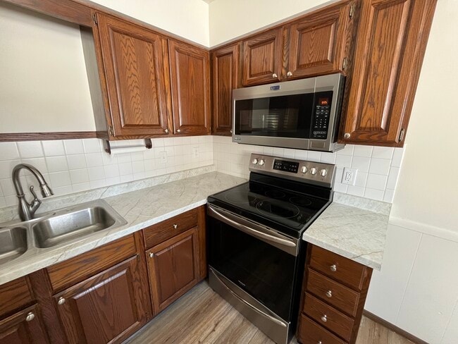 Photo - 484 W 30th St