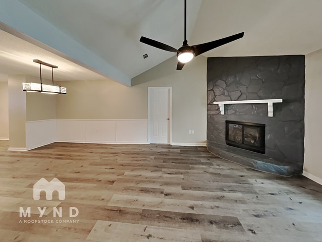 Photo - 208 Oak Cir N