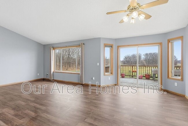 Photo - 1778 Klondike Dr NE