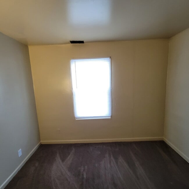 Photo - 3 Bedroom spacious, corner lot on quiet cul-de-sac