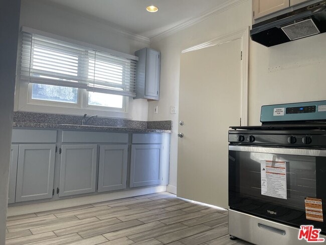 Photo - 2309 S Budlong Ave