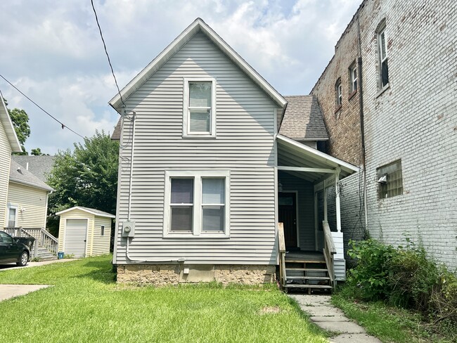Building Photo - 819 St Lawrence Ave Rental