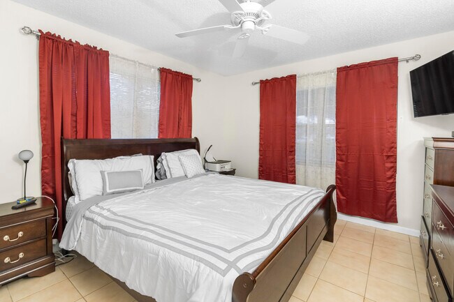 Photo - 505 Mansfield M