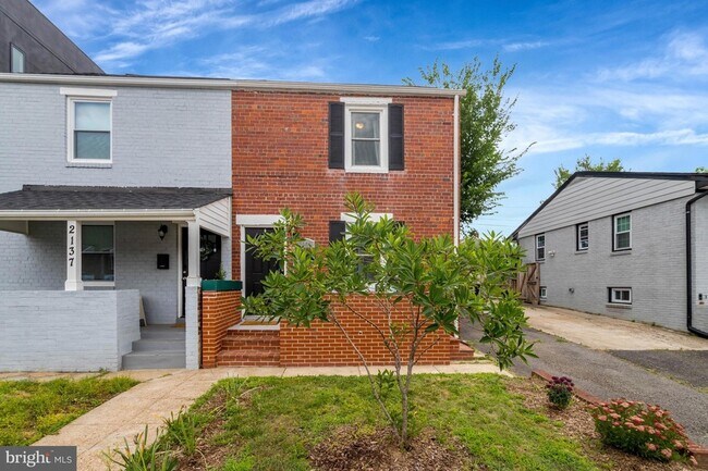 Photo - 2139 S Oxford St