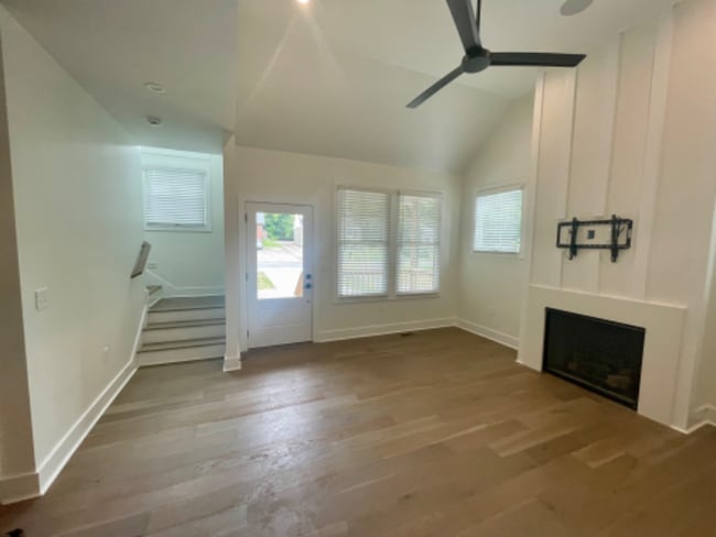 Photo - 2826 Bronte Ave