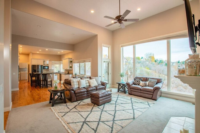 Building Photo - 678 Scenic Hills Dr Rental