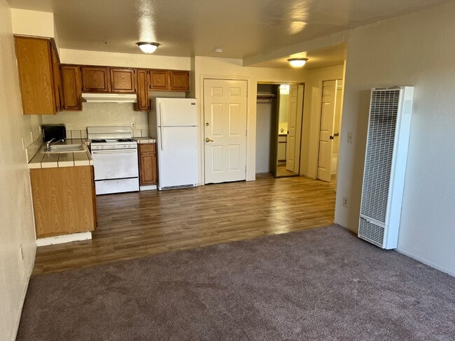 Photo - 2001 Broadway Ave