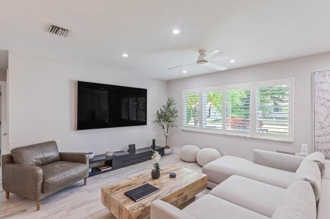 Photo - 2830 SW 5th St