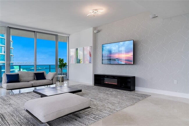 Photo - 200 Biscayne Boulevard Way