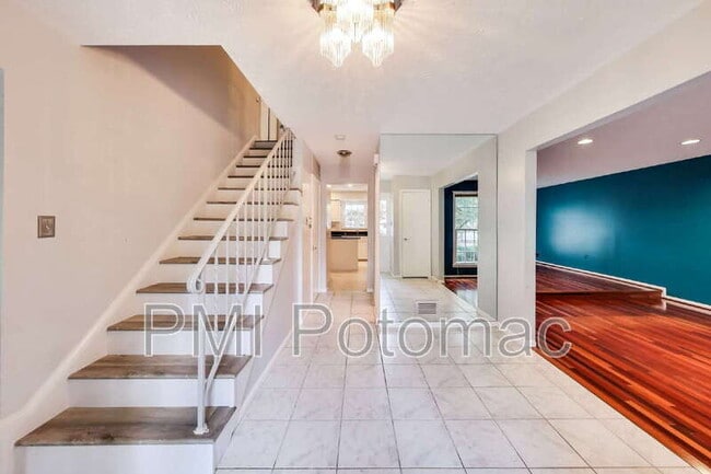 Photo - 1718 Crestview Dr