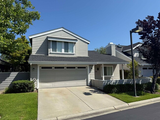 Stylish Redwood Shores Home with Vaulted C... - Stylish Redwood Shores Home with Vaulted C...