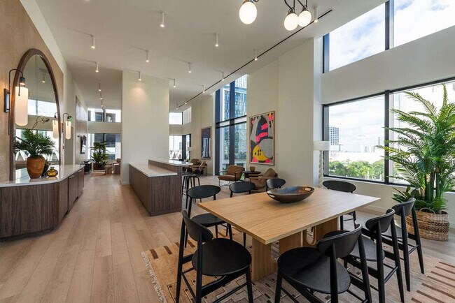 Building Photo - 225 N Miami Ave Unit SI ID1515058P