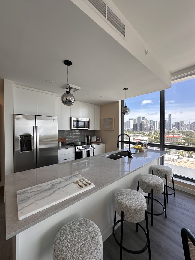 Building Photo - 114 NE 22nd St Unit B32 Rental