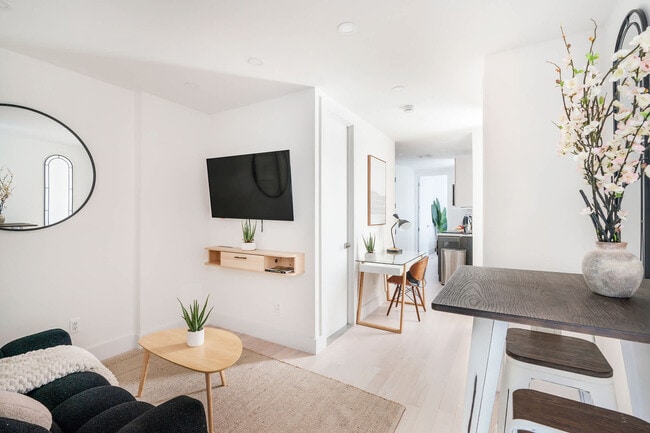 Building Photo - 515 W 48th St Rental