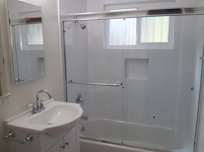 Bathroom - 3661 Regal Pl Unit C