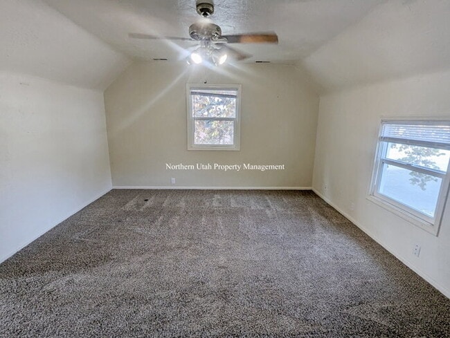 Photo - Upper Unit 2 Bed 1 Bath Unidad Up