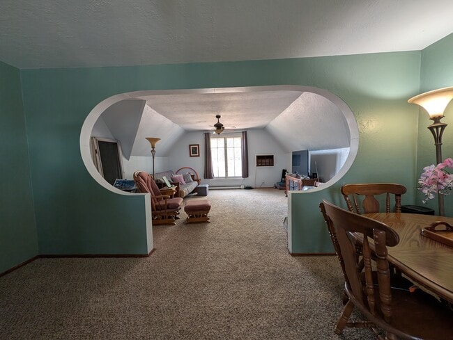 Building Photo - 215 1/2 W 4th St Unit B Rental