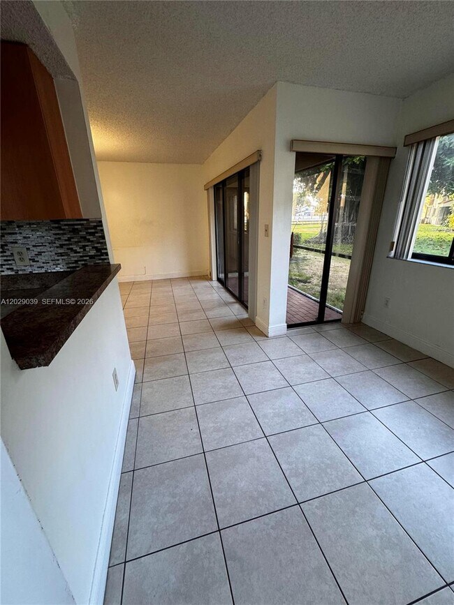 Photo - 9741 SW 138th Ave Unidad ID1R