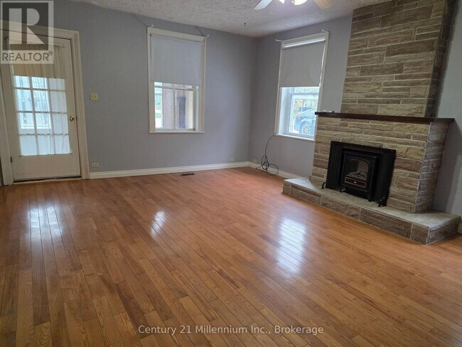 Photo - 516 Rose St