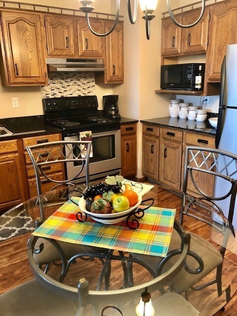 1 Bedroom, 1 Bathroom Condo with 3-season ... - 1 Bedroom, 1 Bathroom Condo with 3-season ...