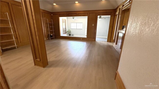 2409 Swallow Ave W