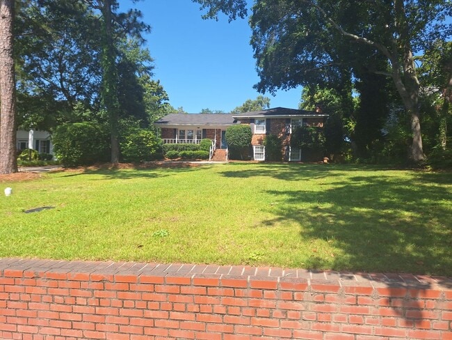 Photo - Magnificent Four Bedroom Home - Minutes Away from Numerous Attractions!