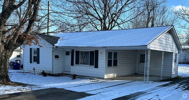 Building Photo - House in Benton!