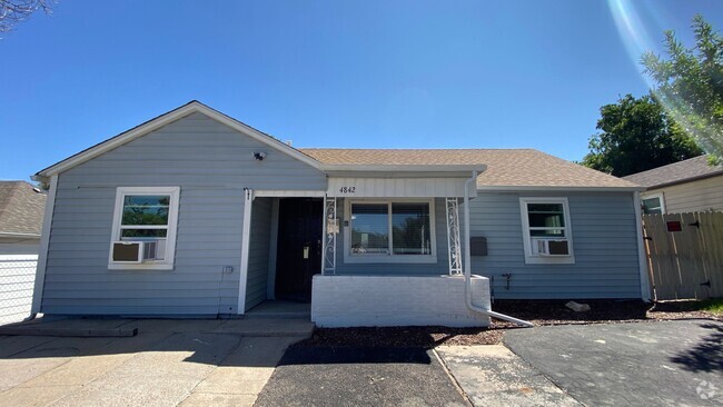 Building Photo - Updated 3 Bed 2 Bath Single Family Home in...