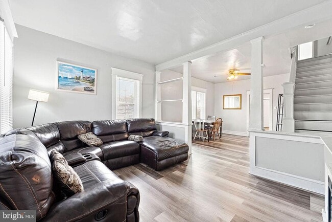 Photo - 1945 Cooper St