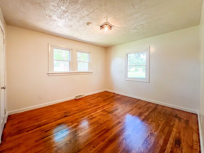 Photo - 2123 Walton St
