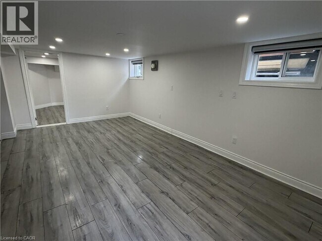 Photo - 59 Tragina Ave S