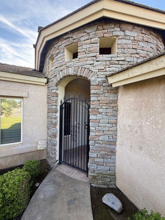 Photo - Elegant 3-Bedroom Home in Seven Oaks