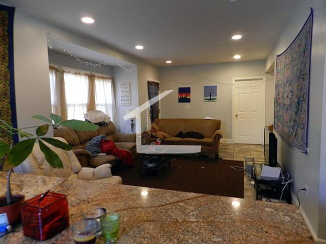 Large House in Allston, Central Heat/AC, I... - Large House in Allston, Central Heat/AC, I...