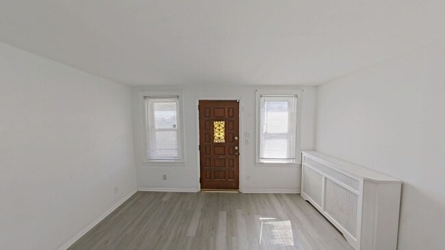 Photo - 6380 Marsden St