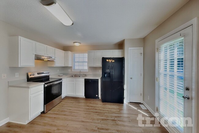2112 McKinnon Dr