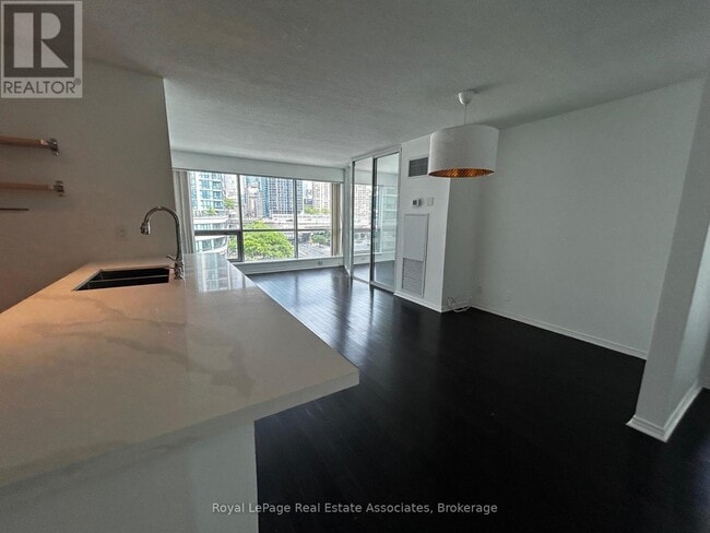 Photo - 10 Yonge St Unité 507