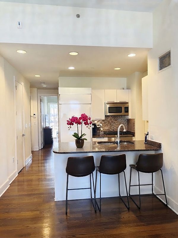 Building Photo - 250 E 49th St Unit 18-A