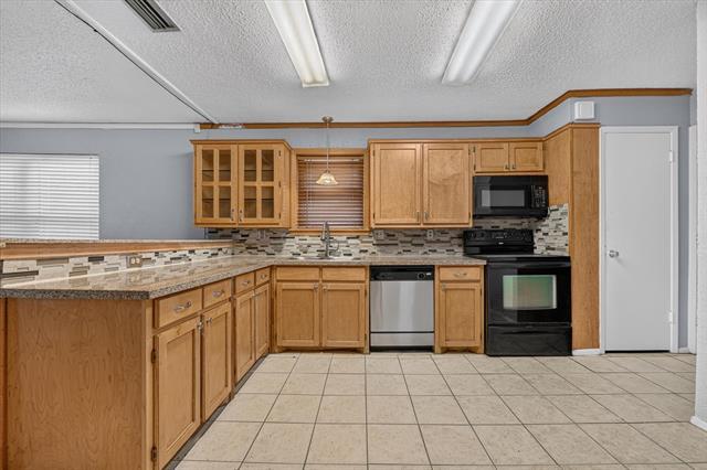 Photo - 210 Nettletree St