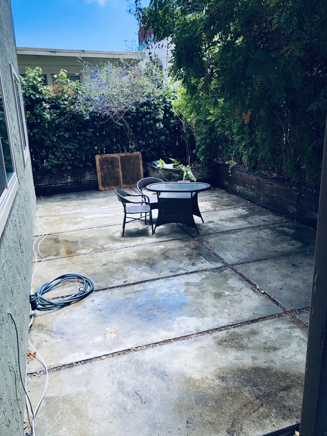 Building Photo - 557 Laine St Unit 557 Laine St APT. 3 Mont