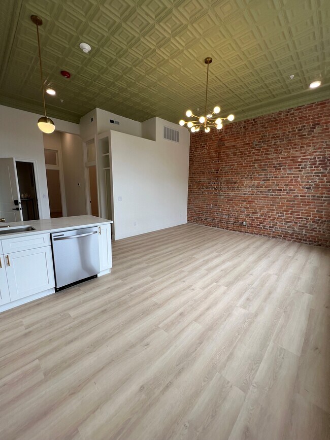 Photo - 113 E Broadway St Unit B