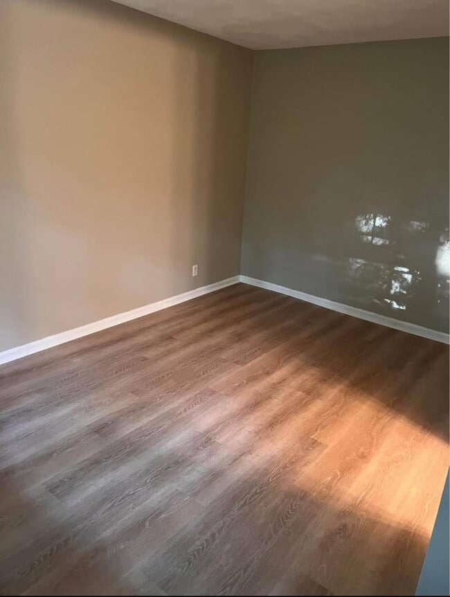 Photo - 15 Lower Main St