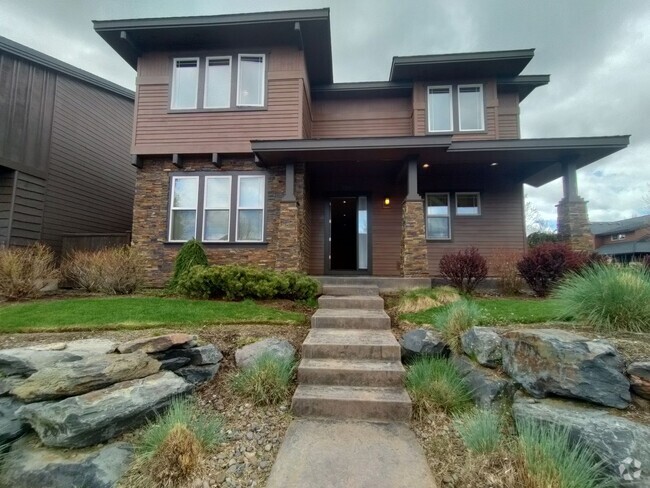 Building Photo - Stunning Renaissance Home, 5 bedroom 3 ful...
