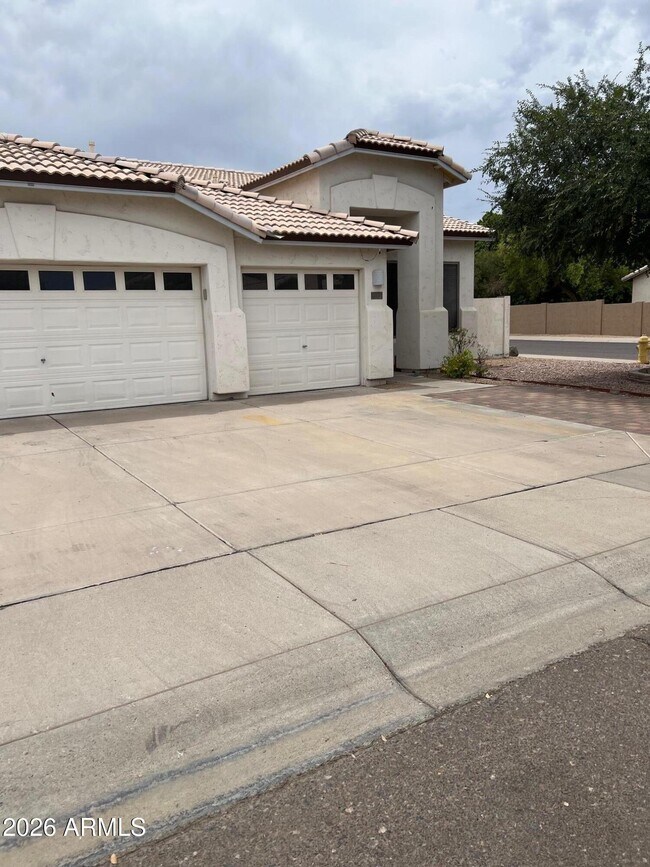 Photo - 407 W Helena Dr