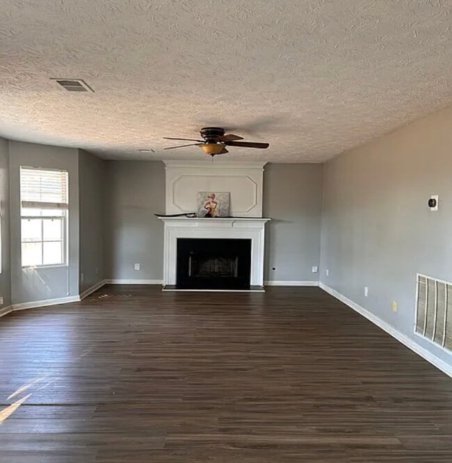 Photo - 991 Carriage Trace Way