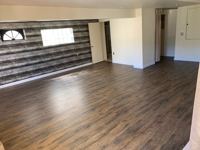 Photo - 5934 Manola Way