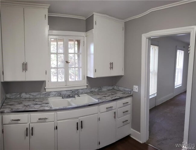 Photo - 128 W Bank St