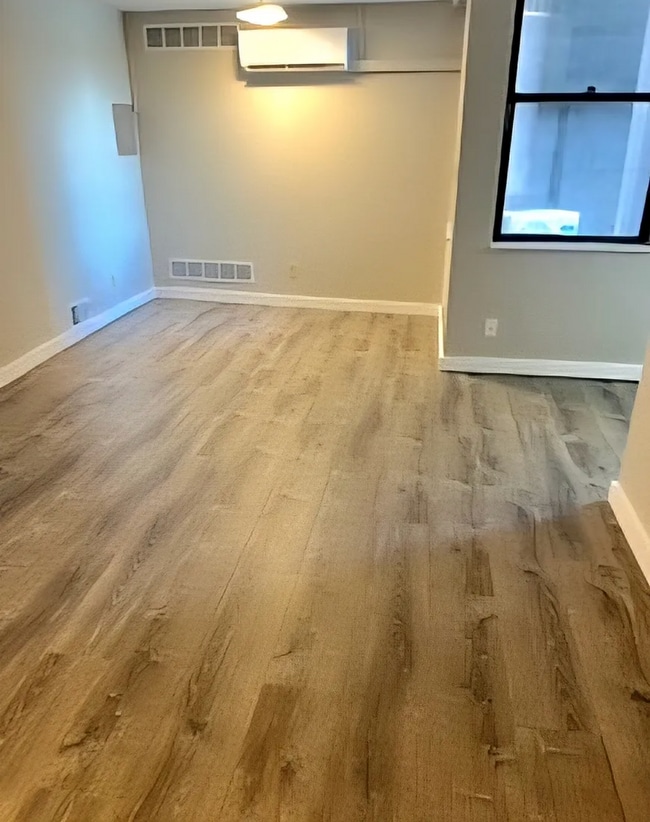 Photo - 321 Ella St Unit 10