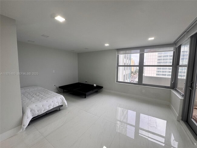 Photo - 2899 Collins Ave Unit 915
