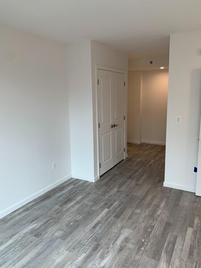 Photo - 433 W 53rd St Unidad 63