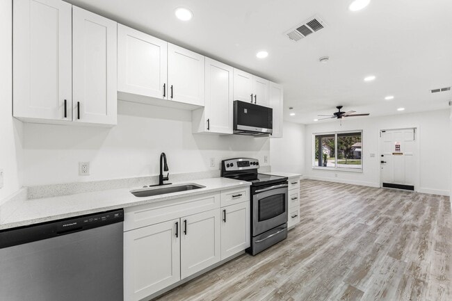 Photo - 134 SW 14th Ave